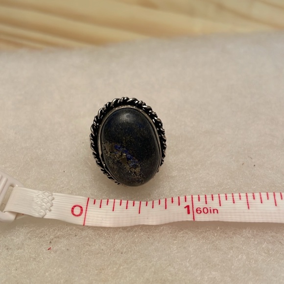 Size 7-7.5 blue Lapis Lazuli and sterling silver ring - Picture 3 of 7
